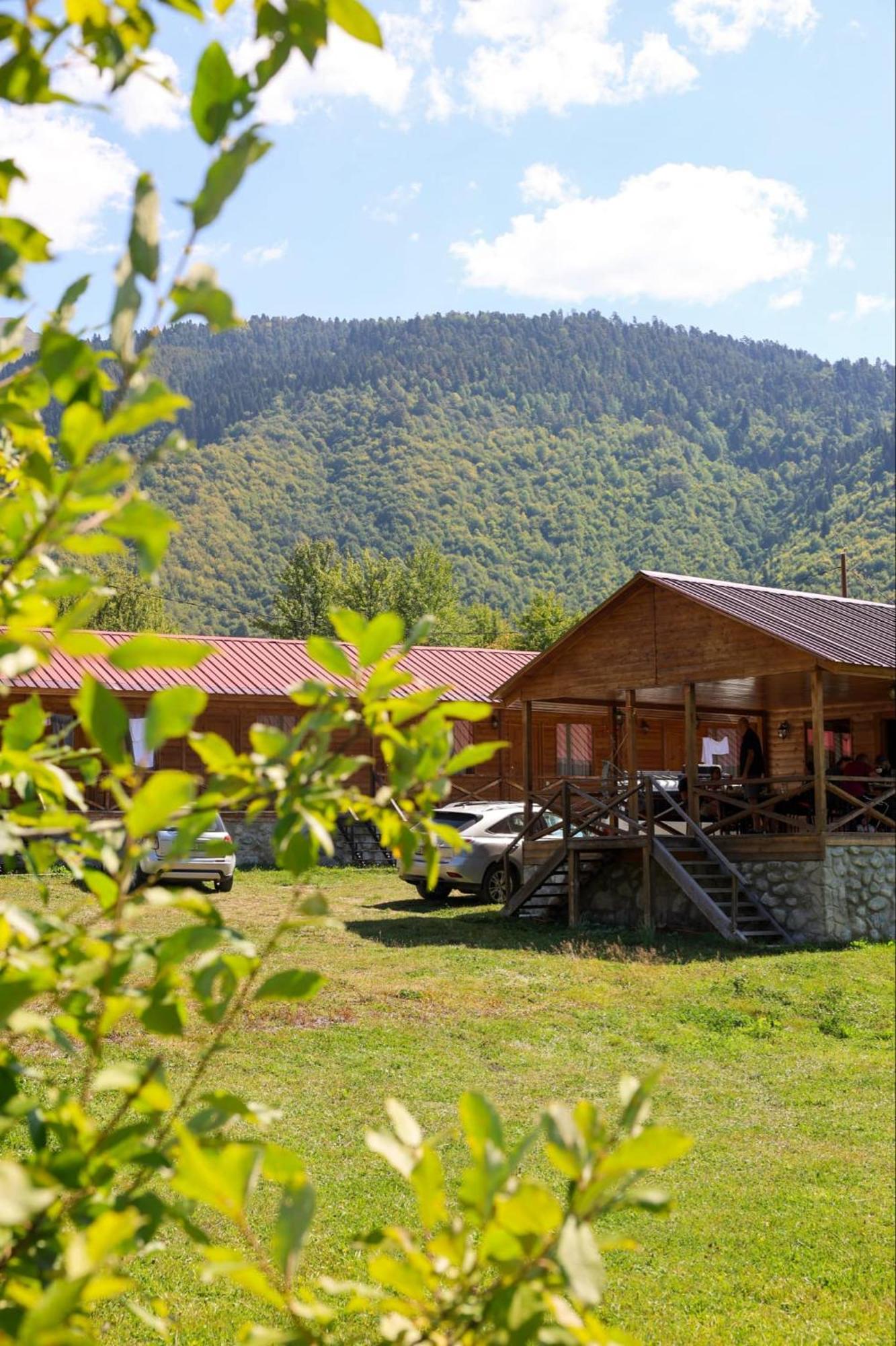Hotel Ushba Hill Местія Екстер'єр фото