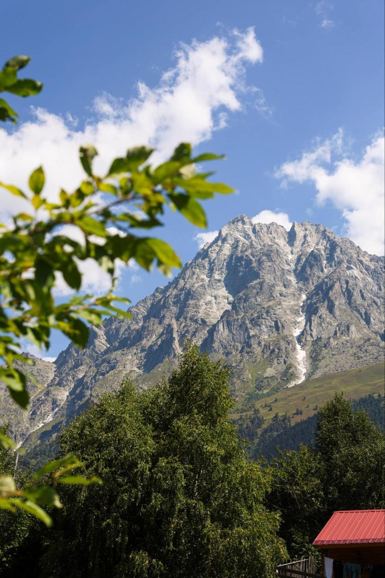 Hotel Ushba Hill Местія Екстер'єр фото